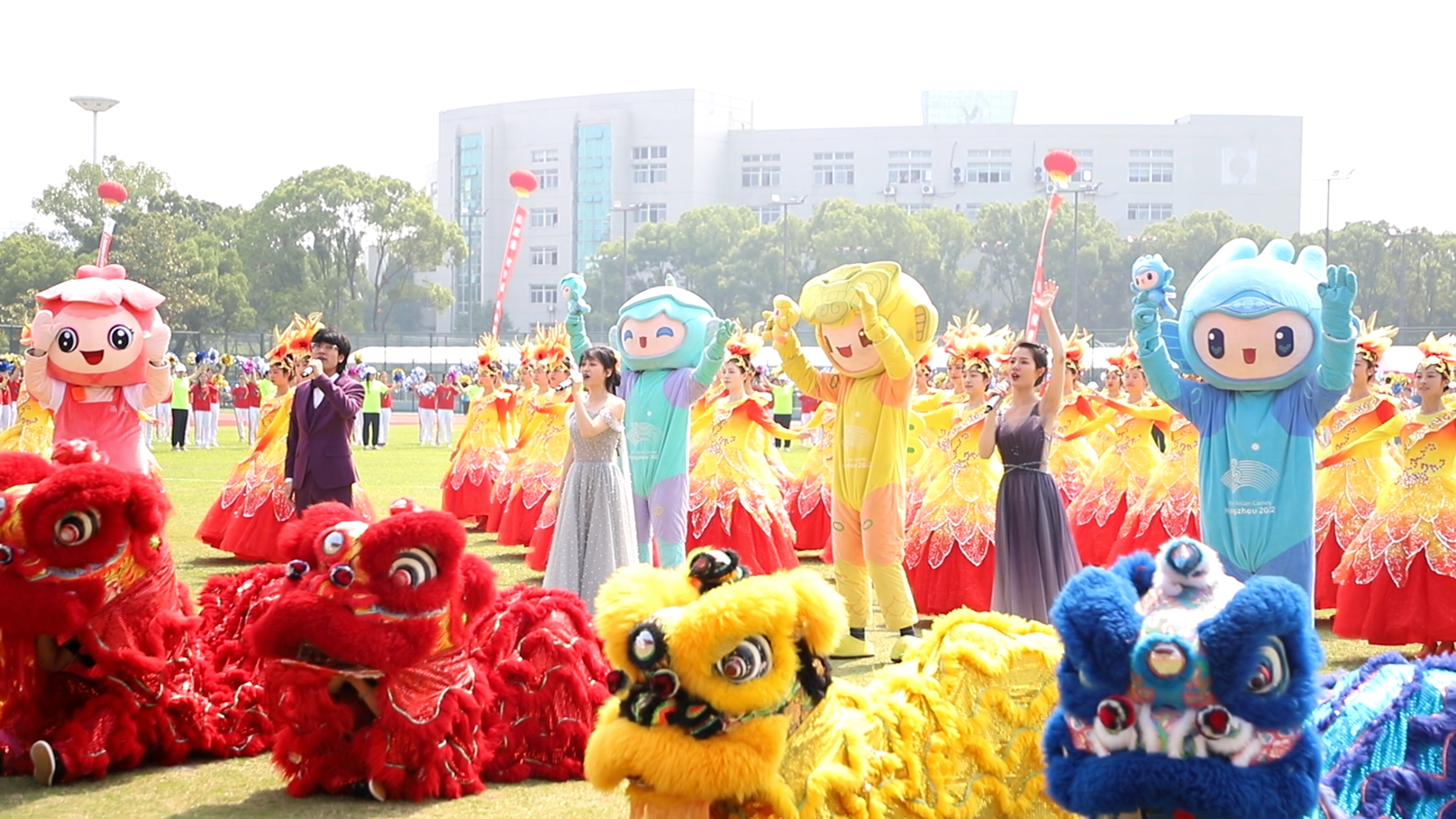 亞運(yùn)會(huì)吉祥物為寧波市大運(yùn)會(huì)歡呼喝彩 王偉 攝.png